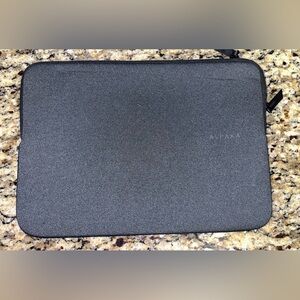 Black Alpaka Computer bag(EDC)